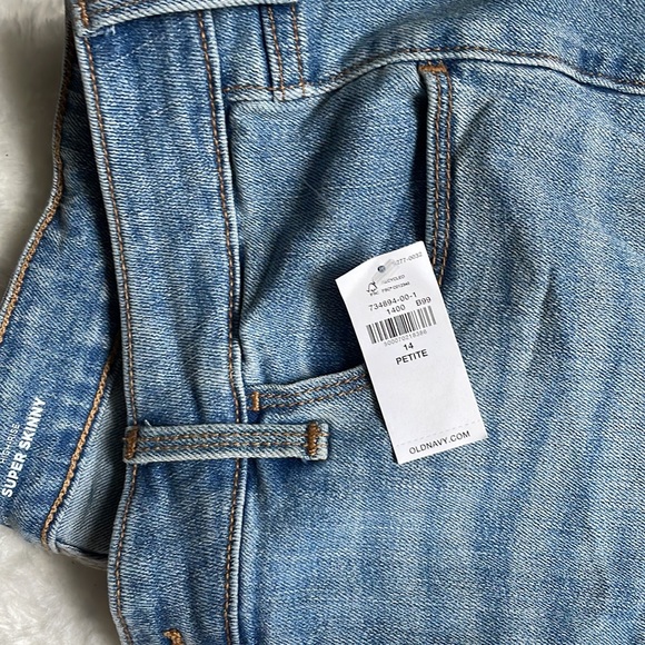 Old Navy high-rise super skinny mid wash jeans, never worn wow - Picture 3 of 7